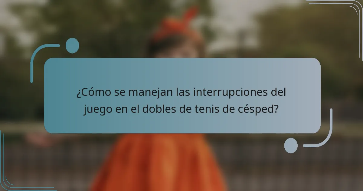 ¿Cómo se manejan las interrupciones del juego en el dobles de tenis de césped?
